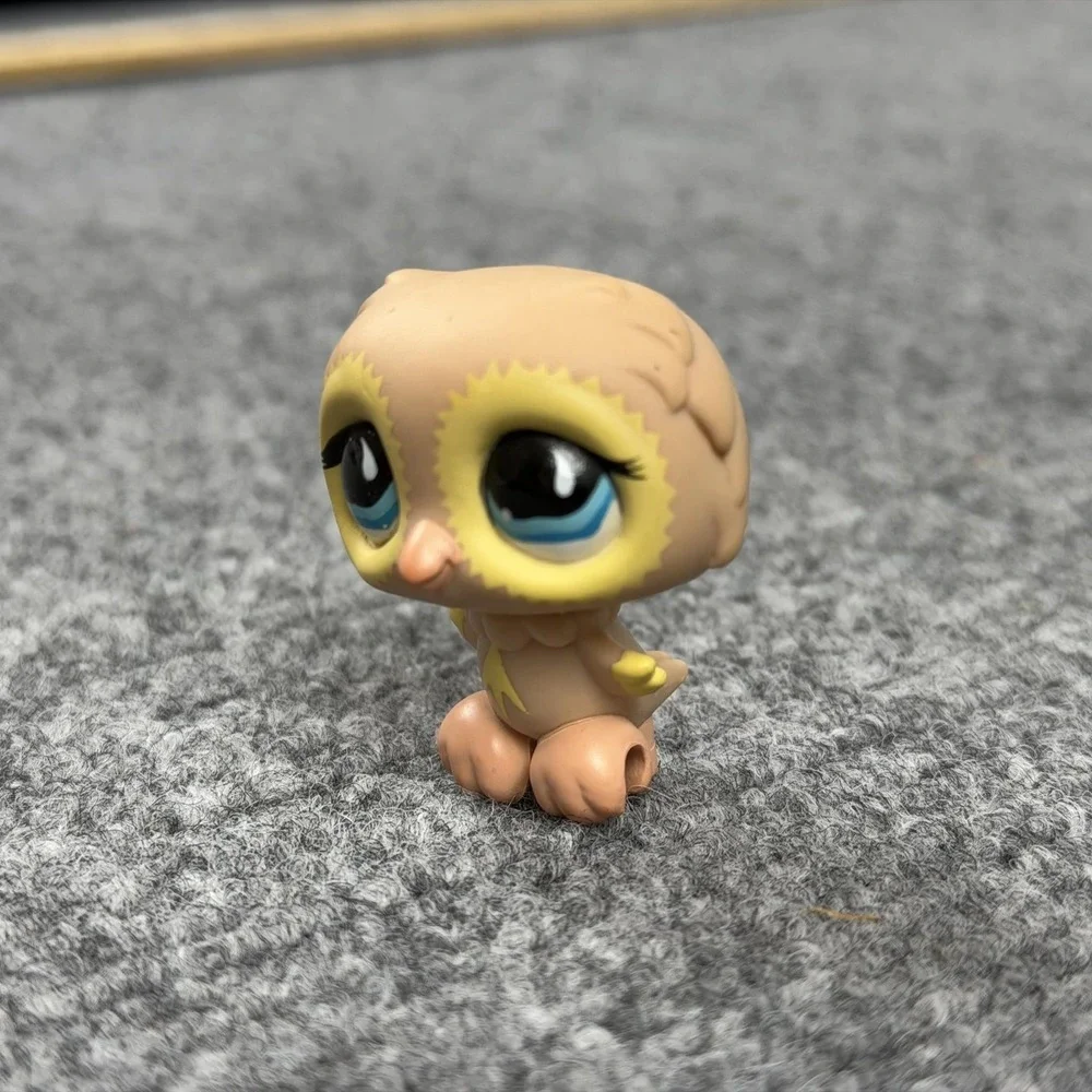 Hasbro Littlest Pet Shop Brown Owl #674 Bird Mini Figure 2007 Blue Eyes LPS Toy